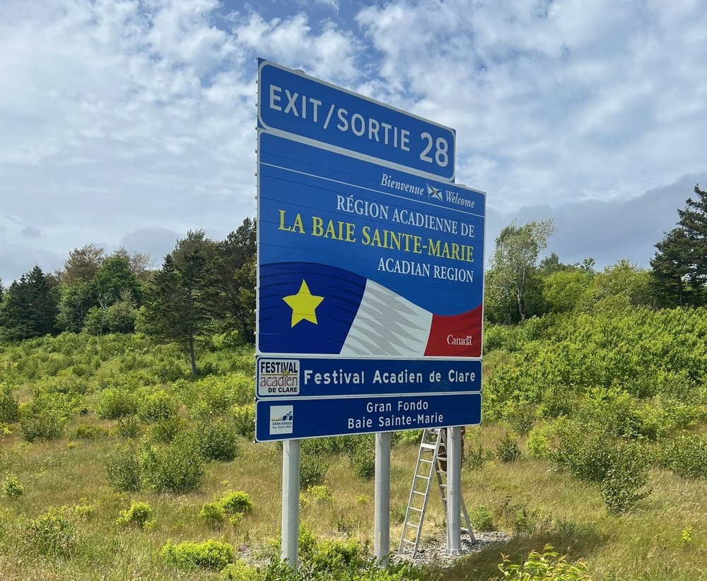 Clare blue signs FAC Fondo tags